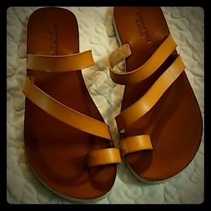 American Eagle Sandals